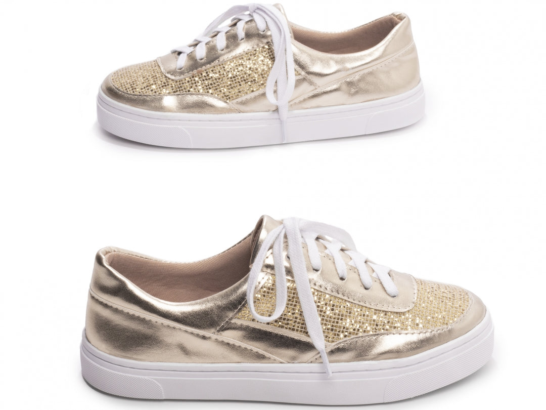 Tênis Dourado com Glitter: Elegância e Brilho