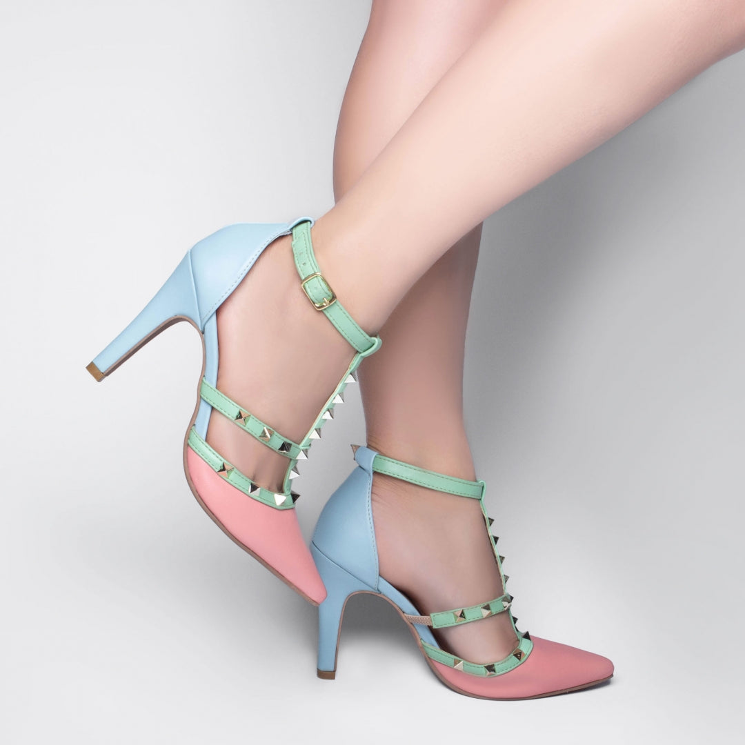 Sapato Scarpin Rosa e Azul com Rebites - Estilo e Charme em Cores Vibrantes
