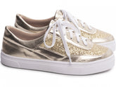Tênis Dourado com Glitter: Elegância e Brilho