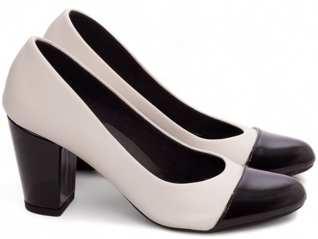 Sapato Scarpin com Ponta Preta - Estilo Clássico com Toque de Modernidade