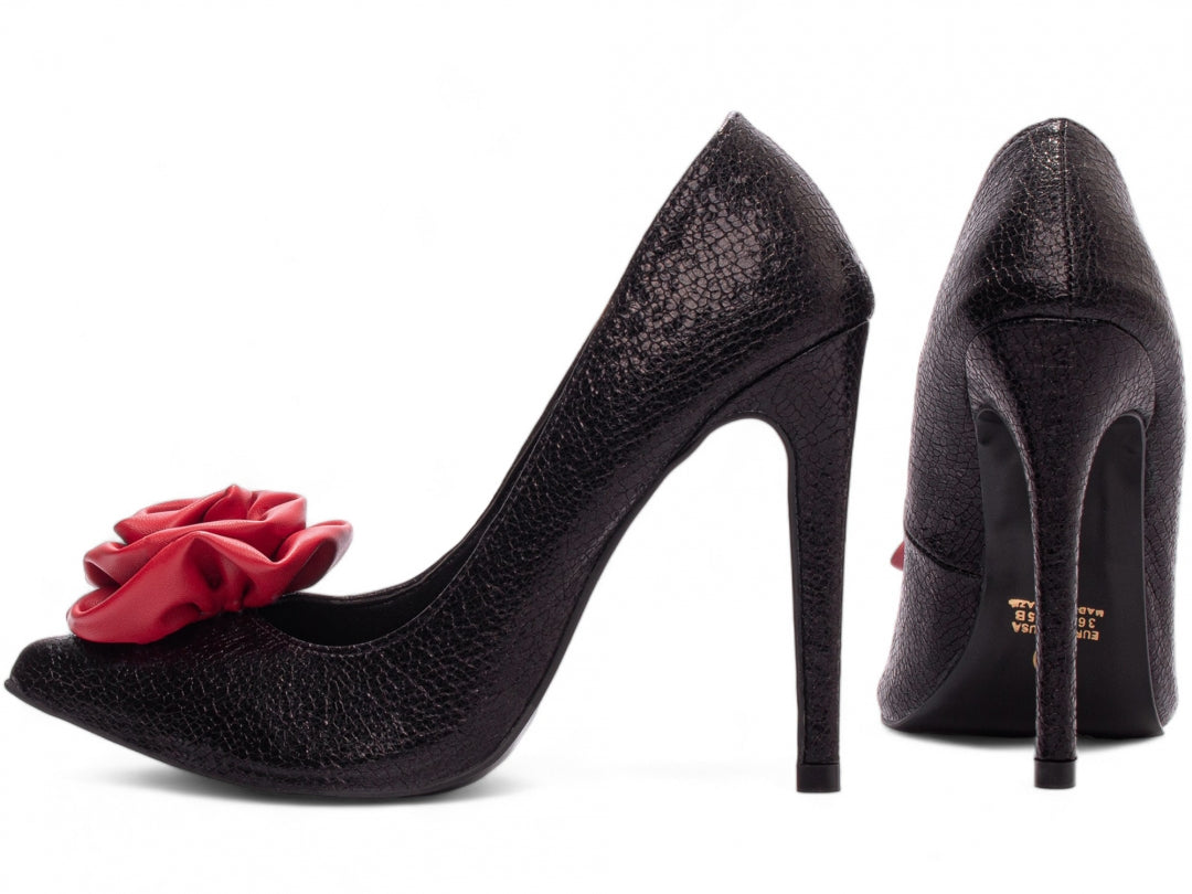 Sapato Scarpin Clássico com Detalhe de Flor - Elegância e Charme em Destaque