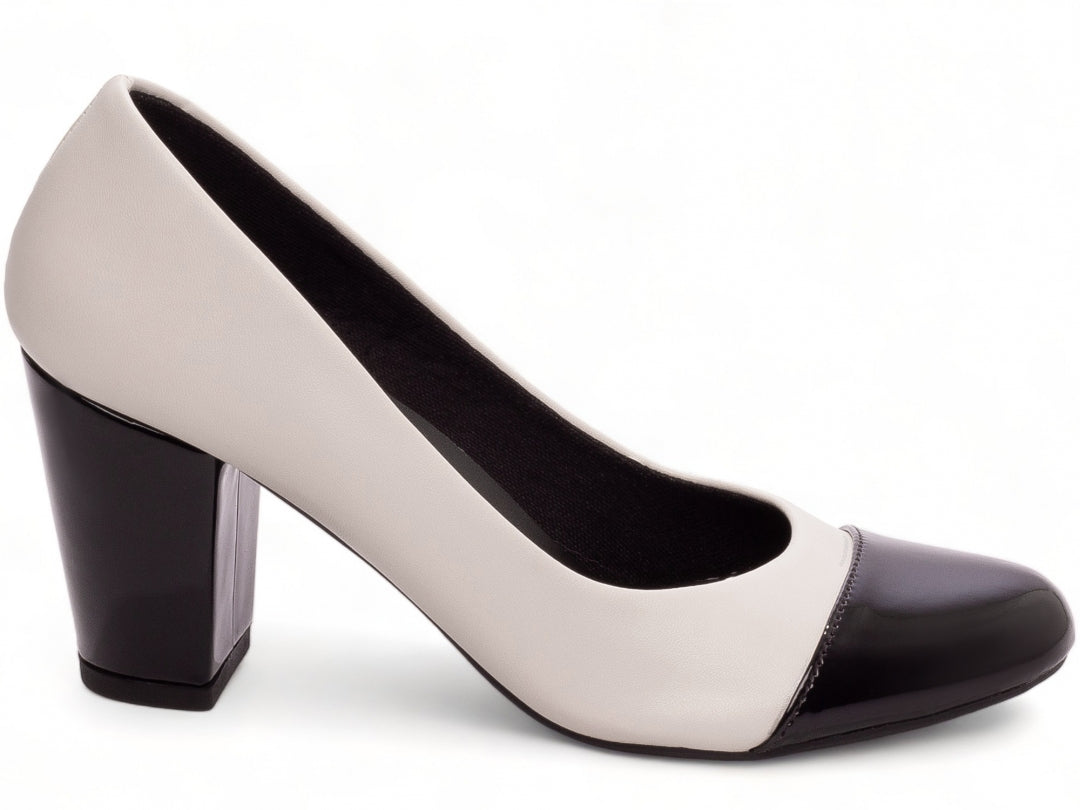 Sapato Scarpin com Ponta Preta - Estilo Clássico com Toque de Modernidade